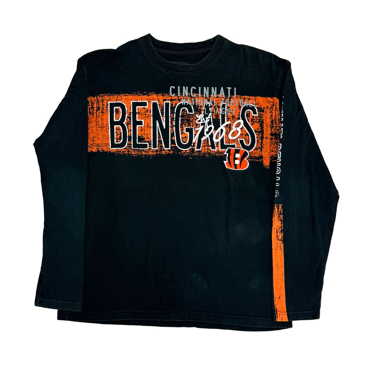BLACK LONG SLEEVE SHIRT WITH CINCINNATI BENGALS ON CHEST WITH THE LOGO EMBROIDERED.