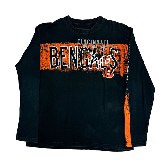 BLACK LONG SLEEVE SHIRT WITH CINCINNATI BENGALS ON CHEST WITH THE LOGO EMBROIDERED.