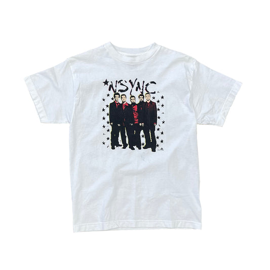 NSYNC WHITE SHIRT ALL MEMBERS ON THE FRONT. A SMALL BLUE RING ON VINTAGE SHIRT