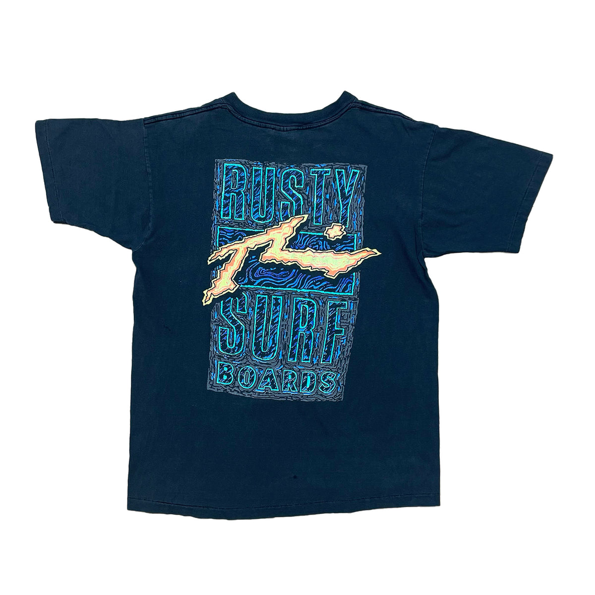 BACK SIDE. BLACK SHORT SLEEVE. RUSTY LOGO IN ORANGE. BACKGROUND HAS RUSTY SURF IN BLUE
