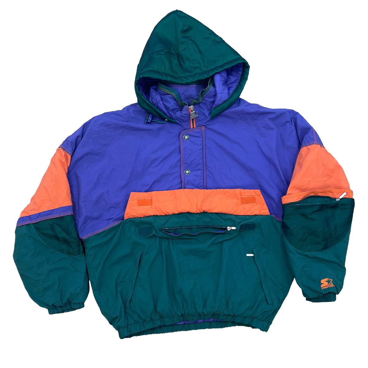 PHOTO OF ALL ZIPPERS. FRONT POUCH ZIPPER WITH A SMALL POCKET ON THE ARM WITH ZIPPER